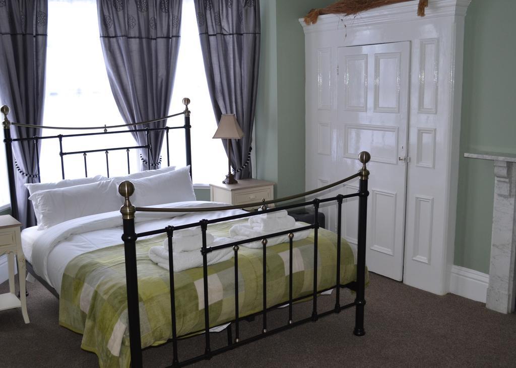 Corra Lynn Bed and Breakfast Whitby Buitenkant foto