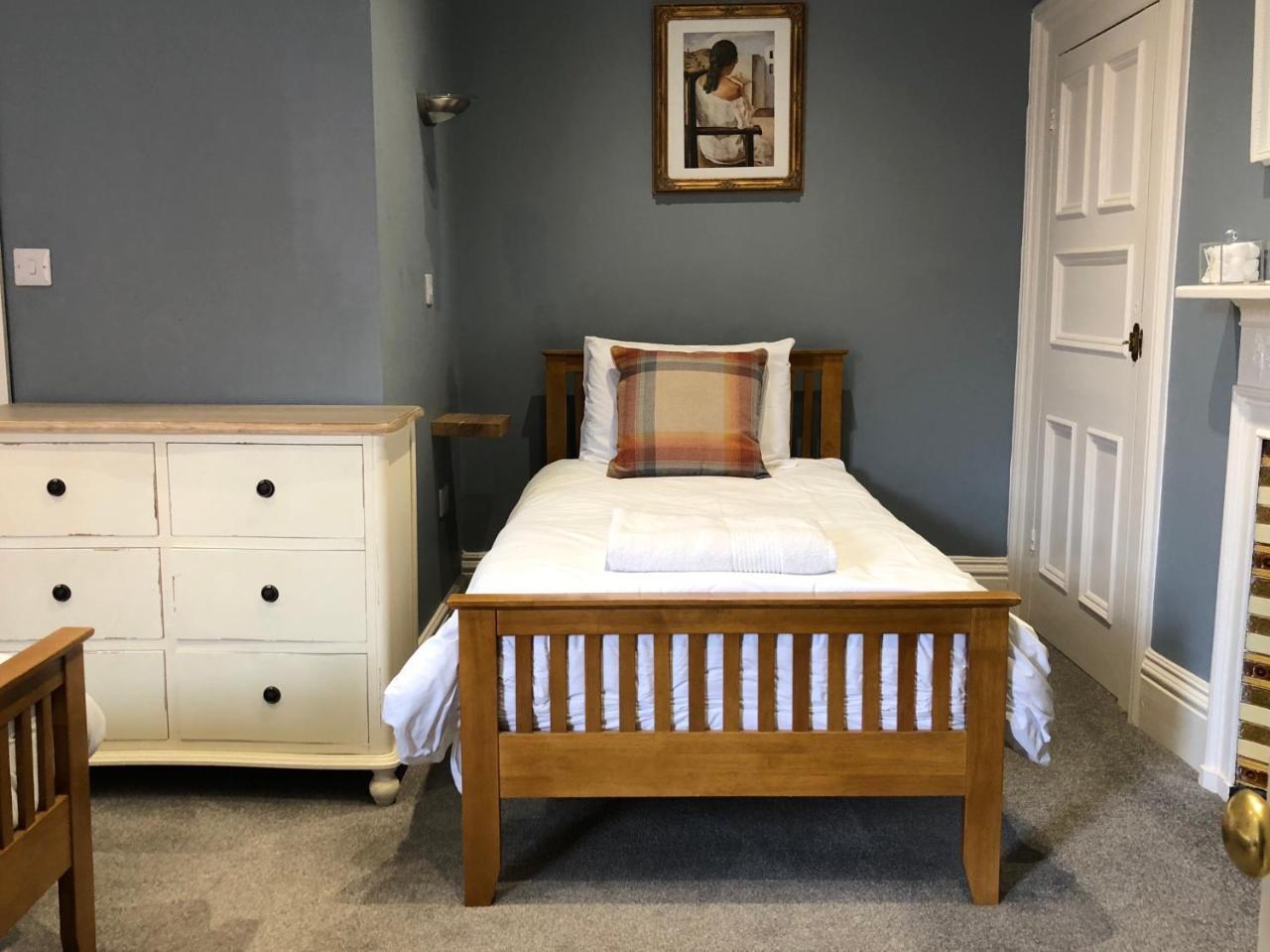 Corra Lynn Bed and Breakfast Whitby Buitenkant foto